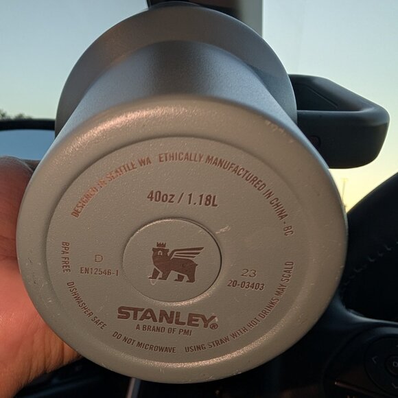 Stanley 40 oz shale - Picture 6 of 9